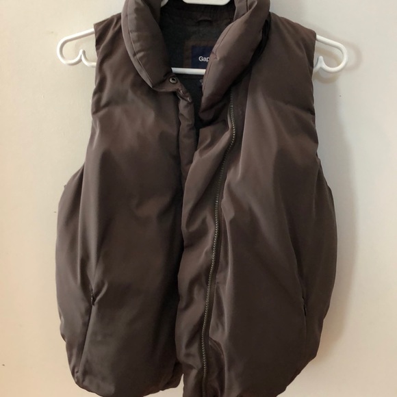 Gap Puffy Vest - Picture 3 of 8